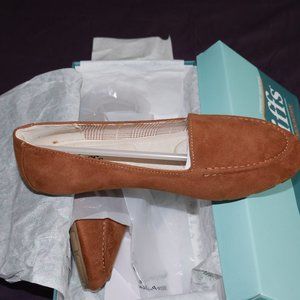 NEW Cliffs by White Mountain Gracefully Flat SZ 7W